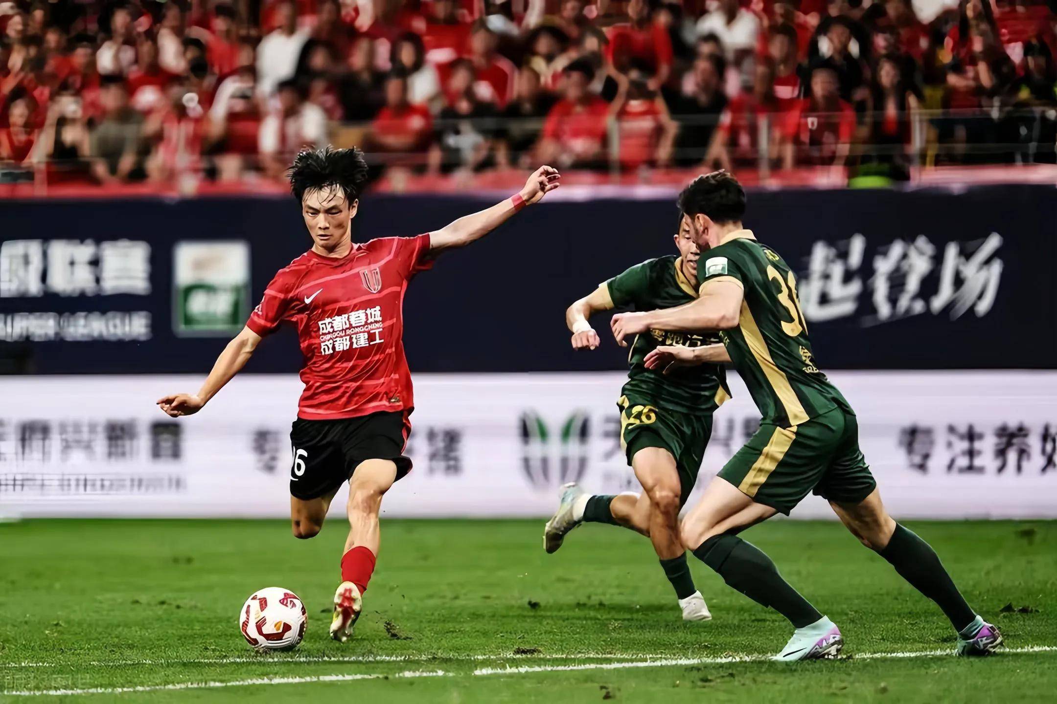 中超积分榜，国安4:0半程冠军，蓉城狂轰5球，泰山3:1三镇迎反弹的简单介绍