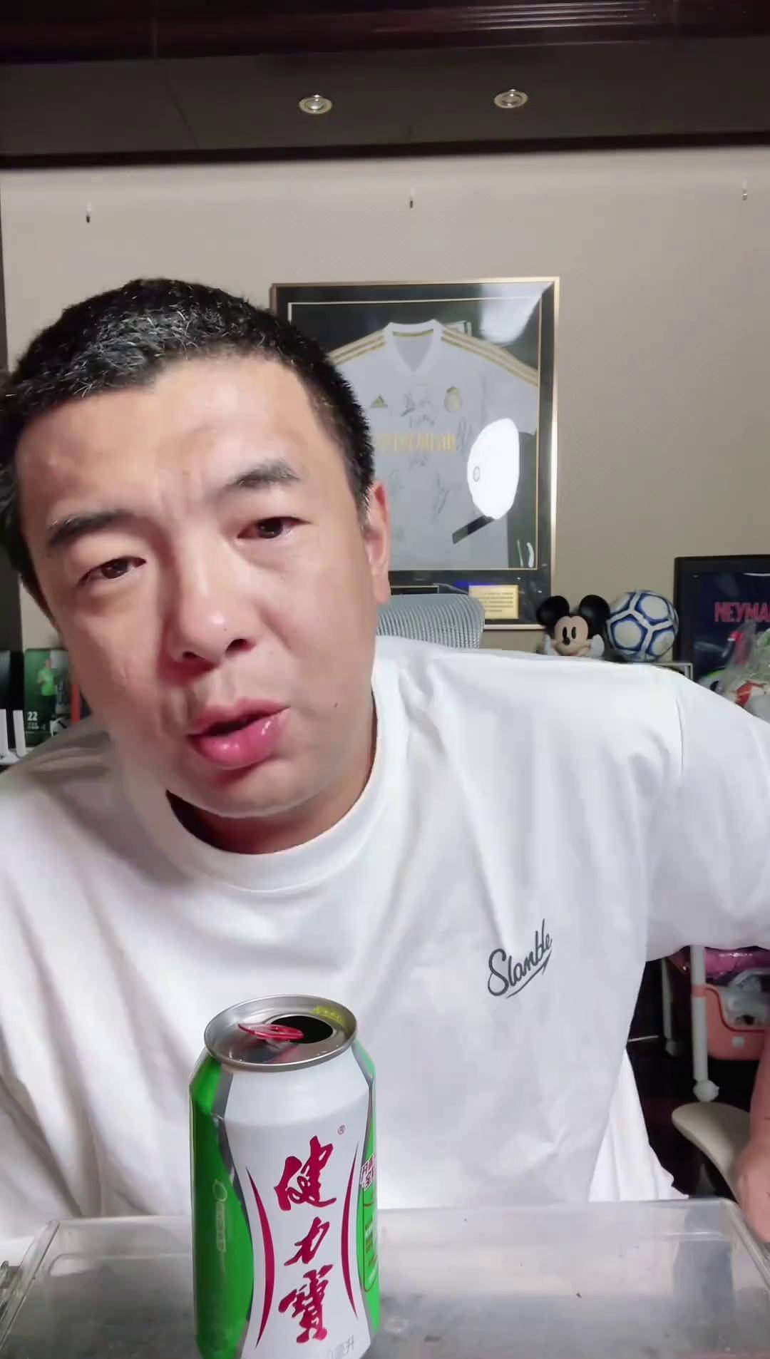 包含徐亮:中超薪水只剩日韩1/3再降没人踢了球迷一边倒的词条