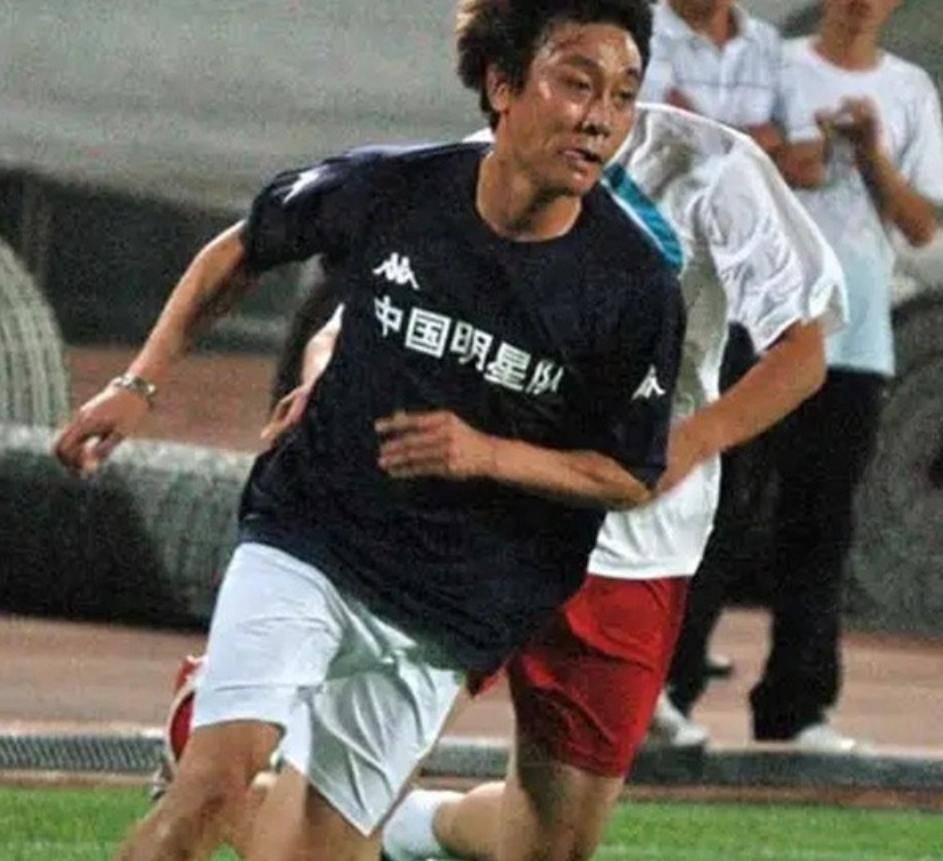 星空体育-包含20年前，那个让那英甘愿“未婚生子”的前国脚高峰，如今过得怎样的词条